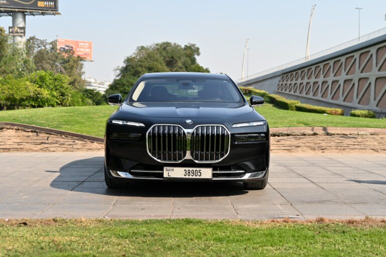 BMW 7 Series Chauffeur Service Dubai