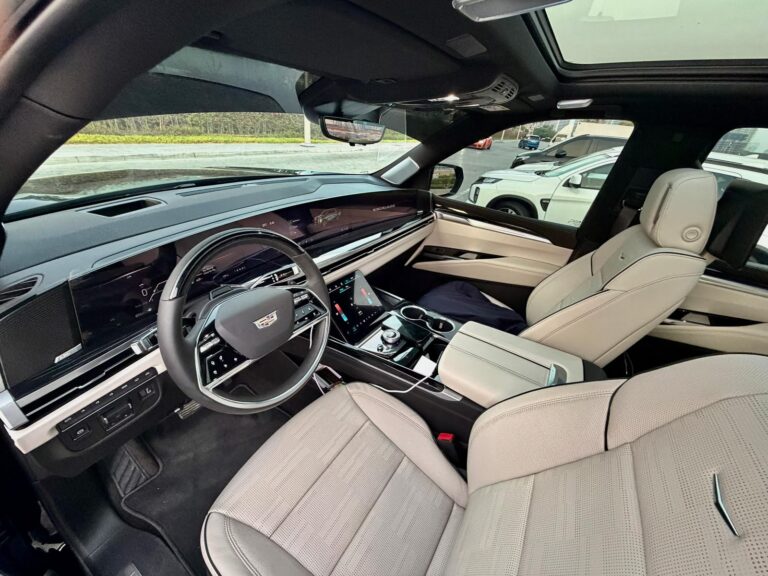 Cadillac Escalade 4