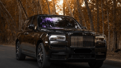 rolls royce cullinan With chauffeur in dubai